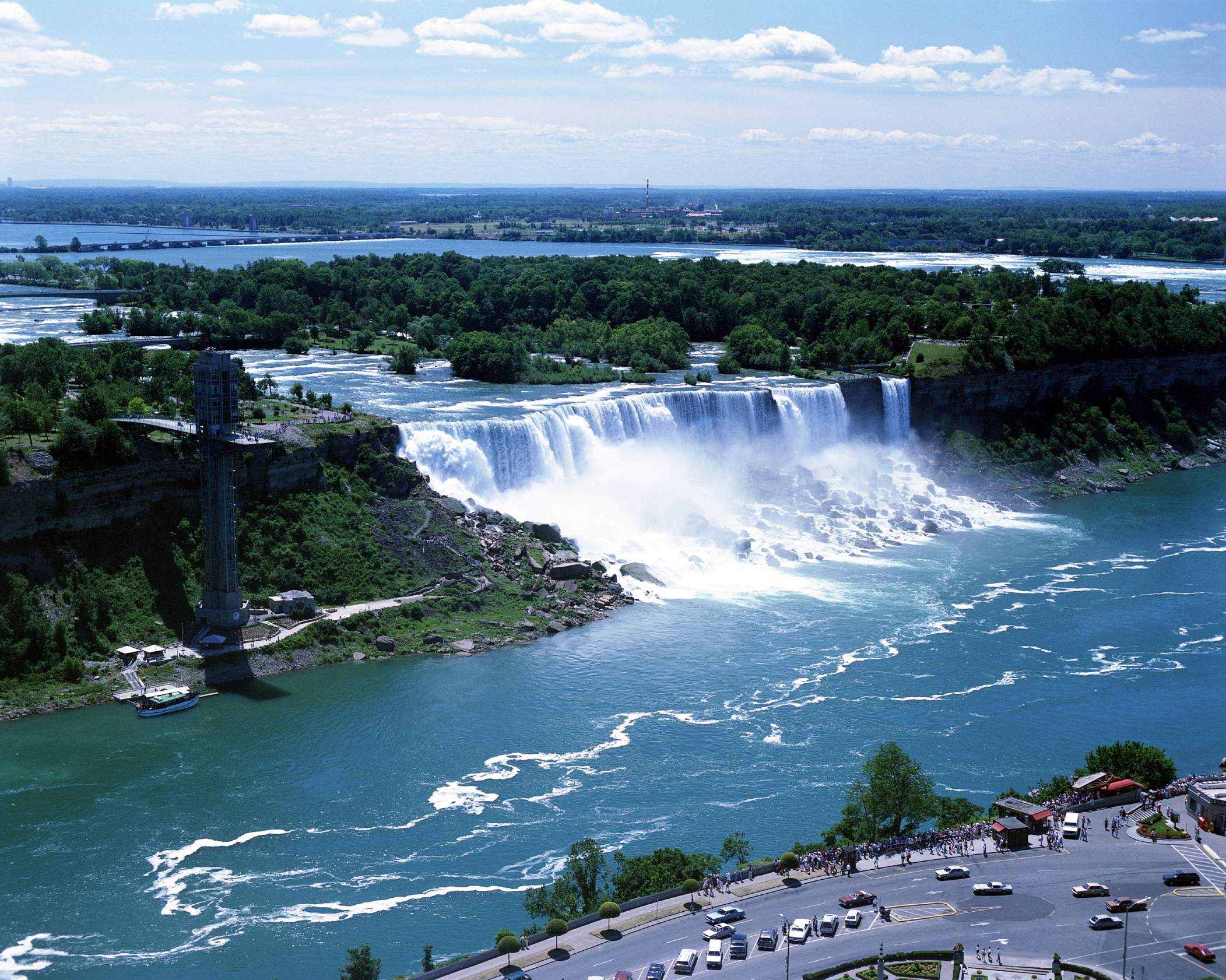 Между какими озерами ниагарский водопад. Ниагарский водопад река. Ниагарский водопад Канада. Ниагарский водопад водопады. США Ниагара водопад.