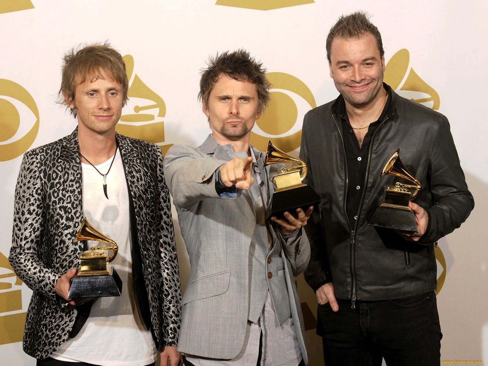 Muse in the photo