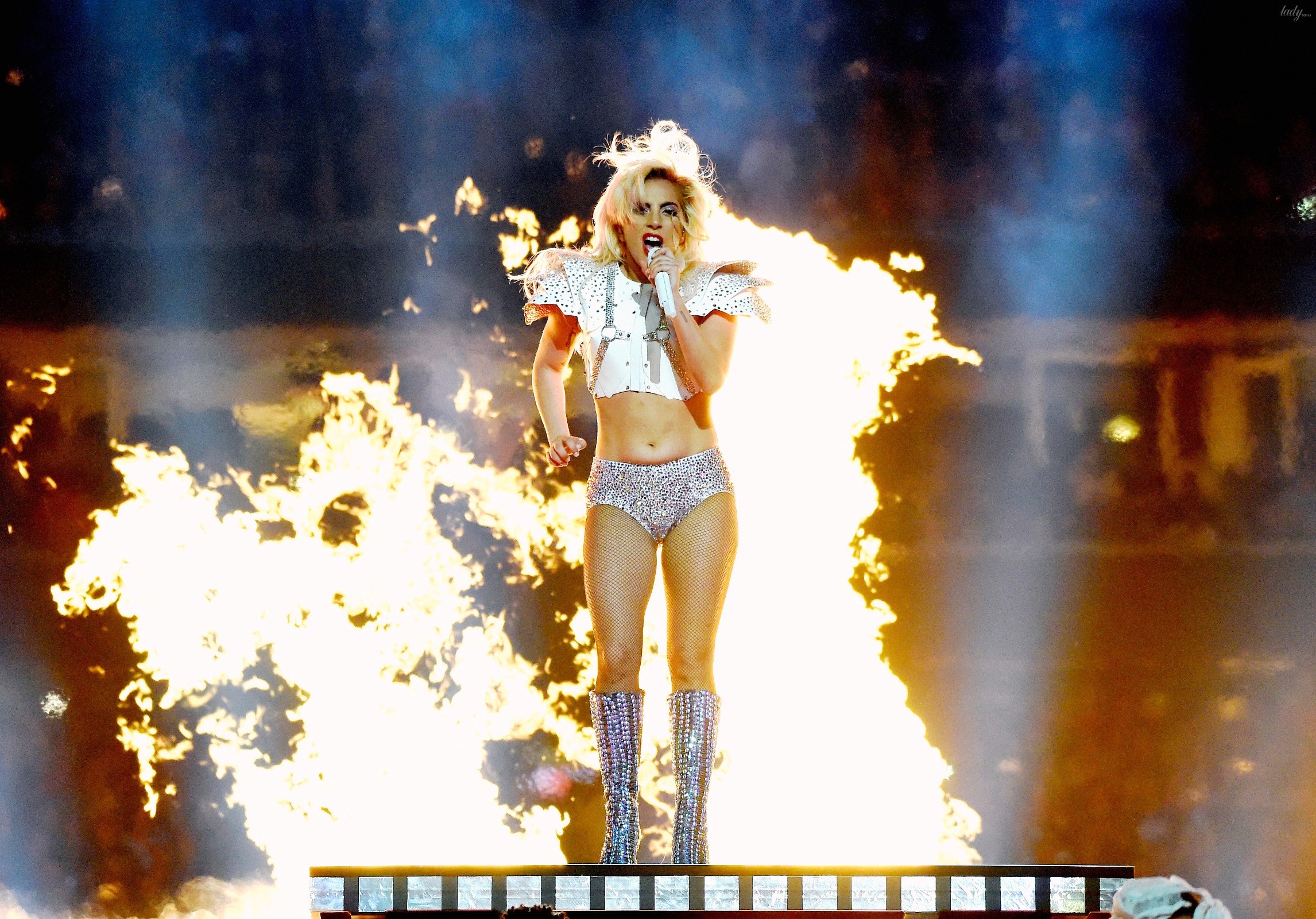 Леди Гага выступления на Суперкубке